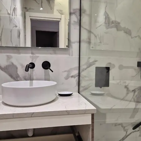 119e1 En El Centro De By R2r Consulting * 希洪